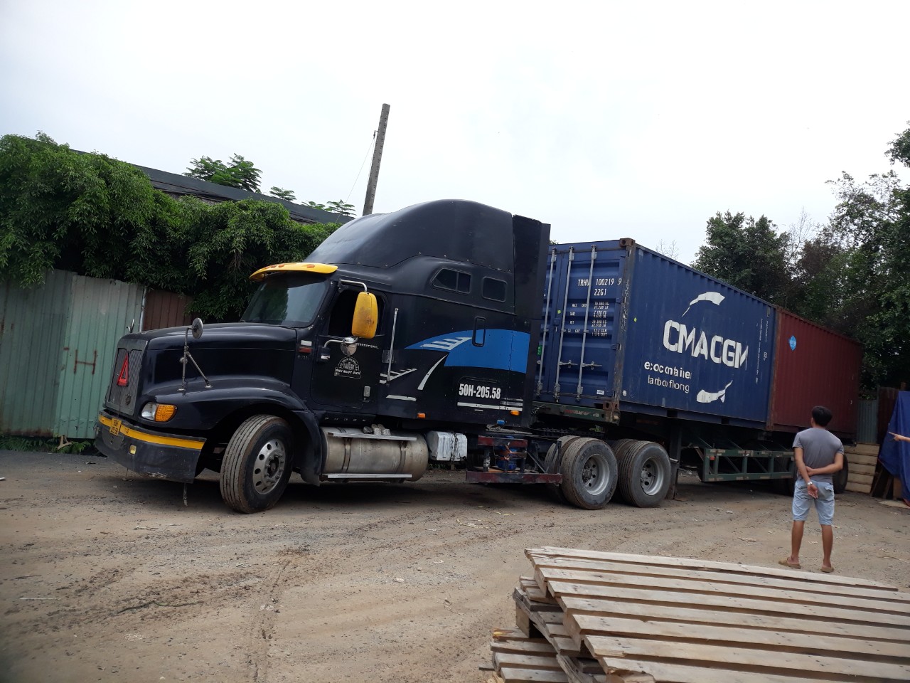 Vận Chuyển Bằng xe đầu kéo tại chành Những điểm nổi bật của xe container tại chành Xe vận chuyển hàng từ TPHCM ra Hà Nội-Vận Tải Việt Hương